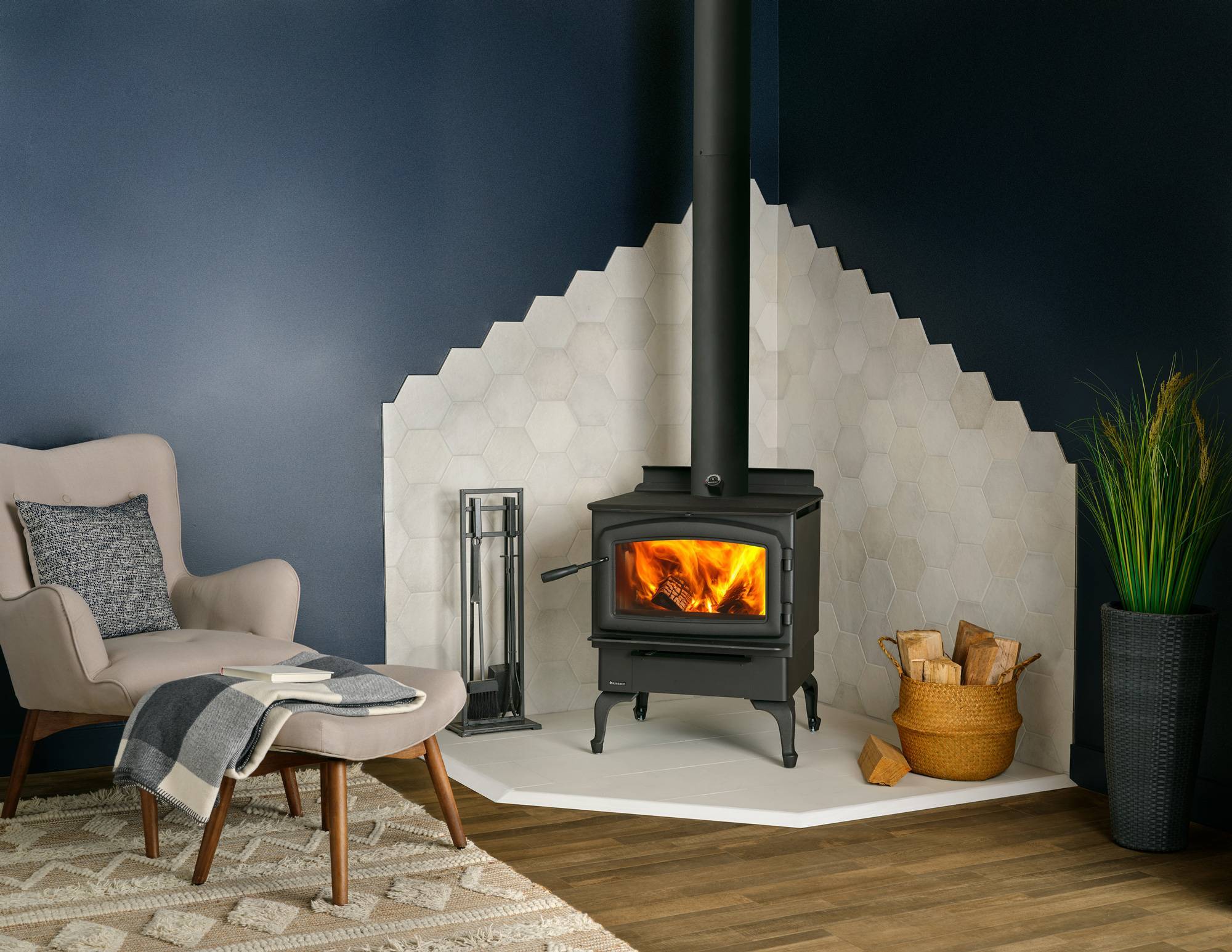 Regency® Cascades™ F2500M Wood Stove | La Crosse Fireplace Co.